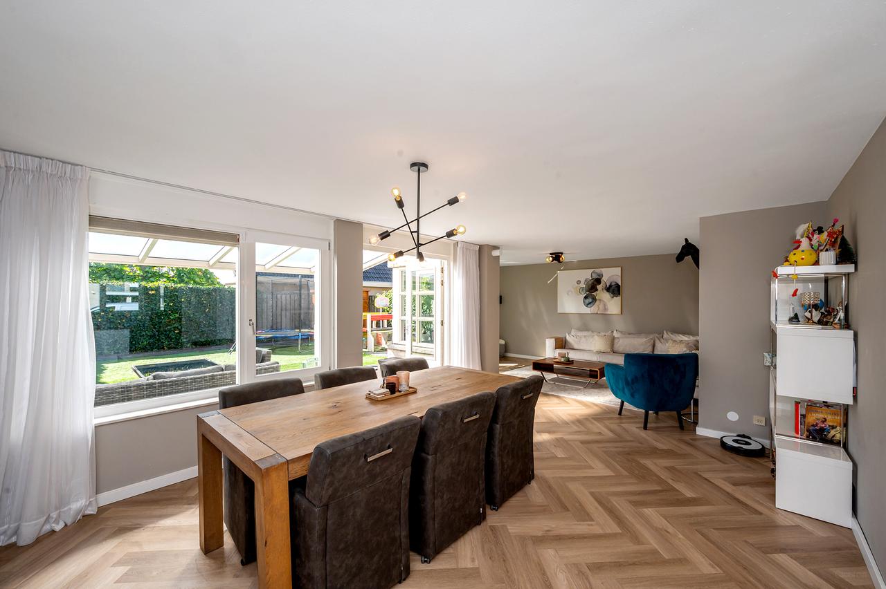 175 m² gemeubileerd met tuin en parking - Afbeelding 11