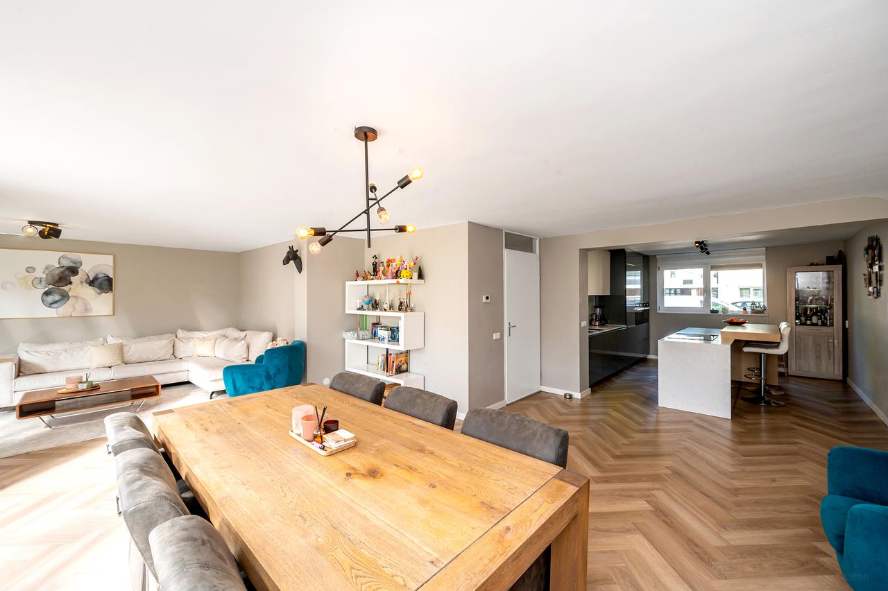 175 m² gemeubileerd met tuin en parking - Afbeelding 12