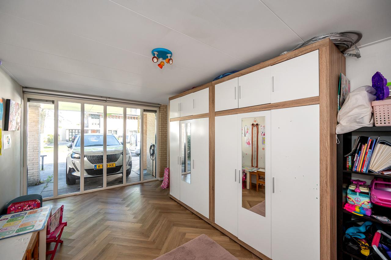 175 m² gemeubileerd met tuin en parking - Afbeelding 16