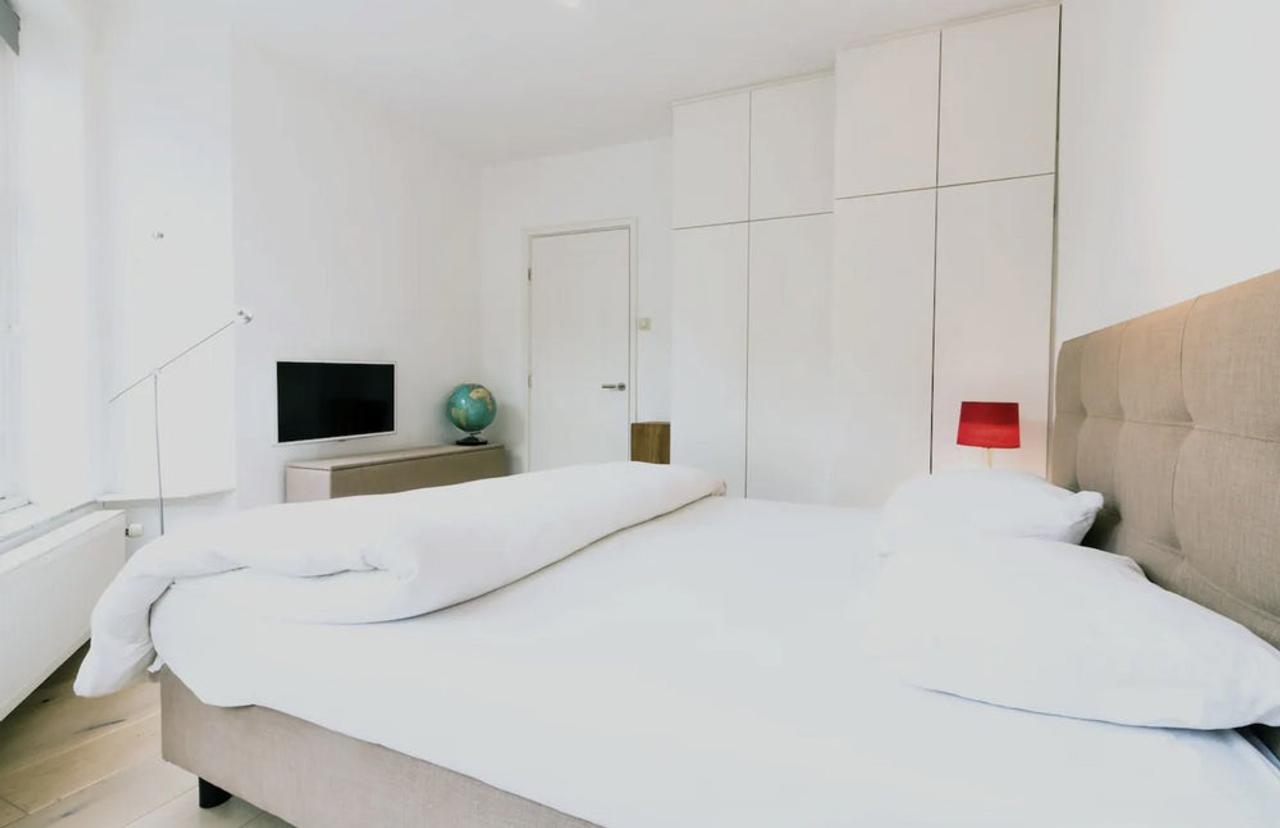 Furnished 2-Bedroom Apartment by the Canal - Image 5