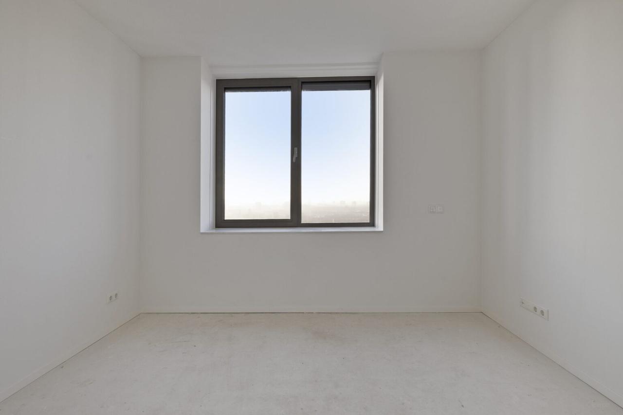 Live on the 14th floor with balcony and views - Image 11