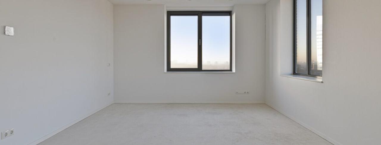 70 m² Living with Balcony on 18th Floor - Image 6