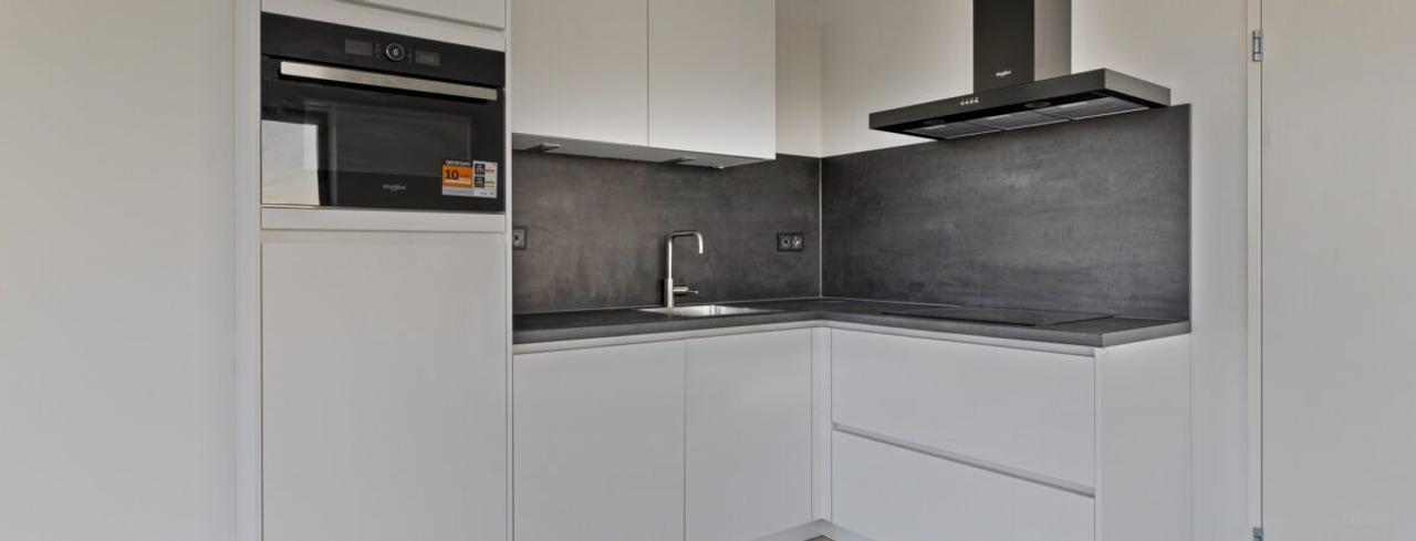 70 m² Living with Balcony on 18th Floor - Image 7