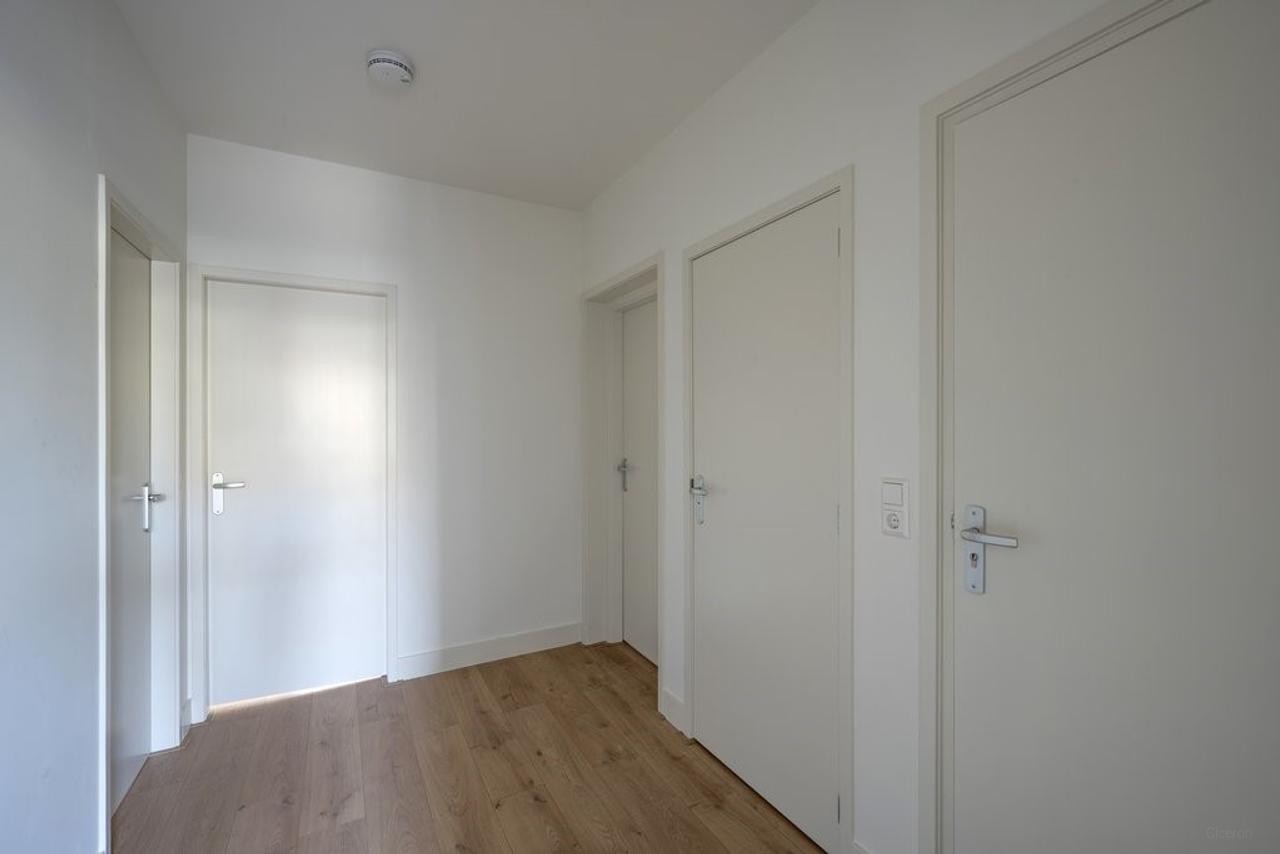Three Bedrooms on Amstelkade - Image 2