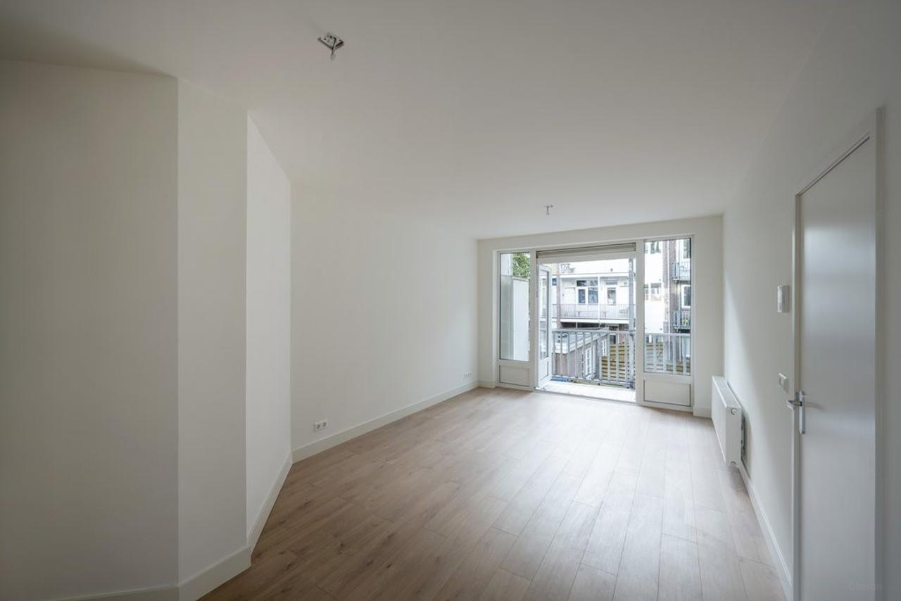 Three Bedrooms on Amstelkade - Image 4