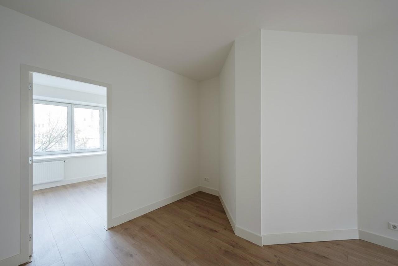 Three Bedrooms on Amstelkade - Image 5