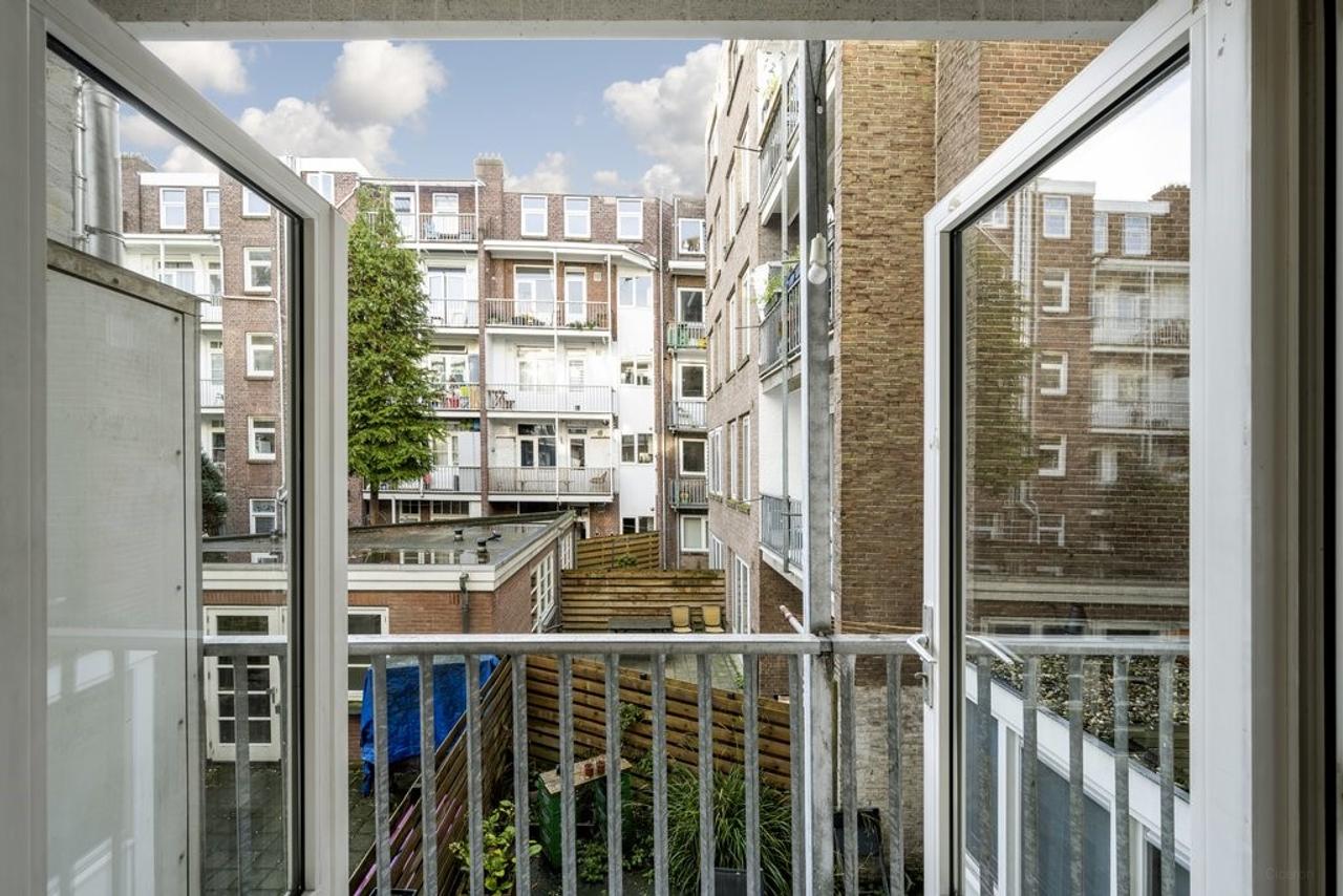 Three Bedrooms on Amstelkade - Image 8