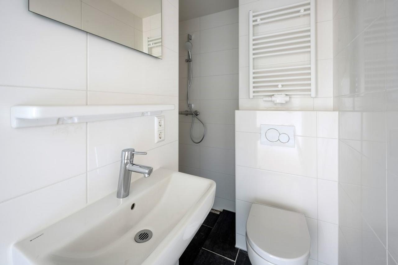 Three Bedrooms on Amstelkade - Image 14