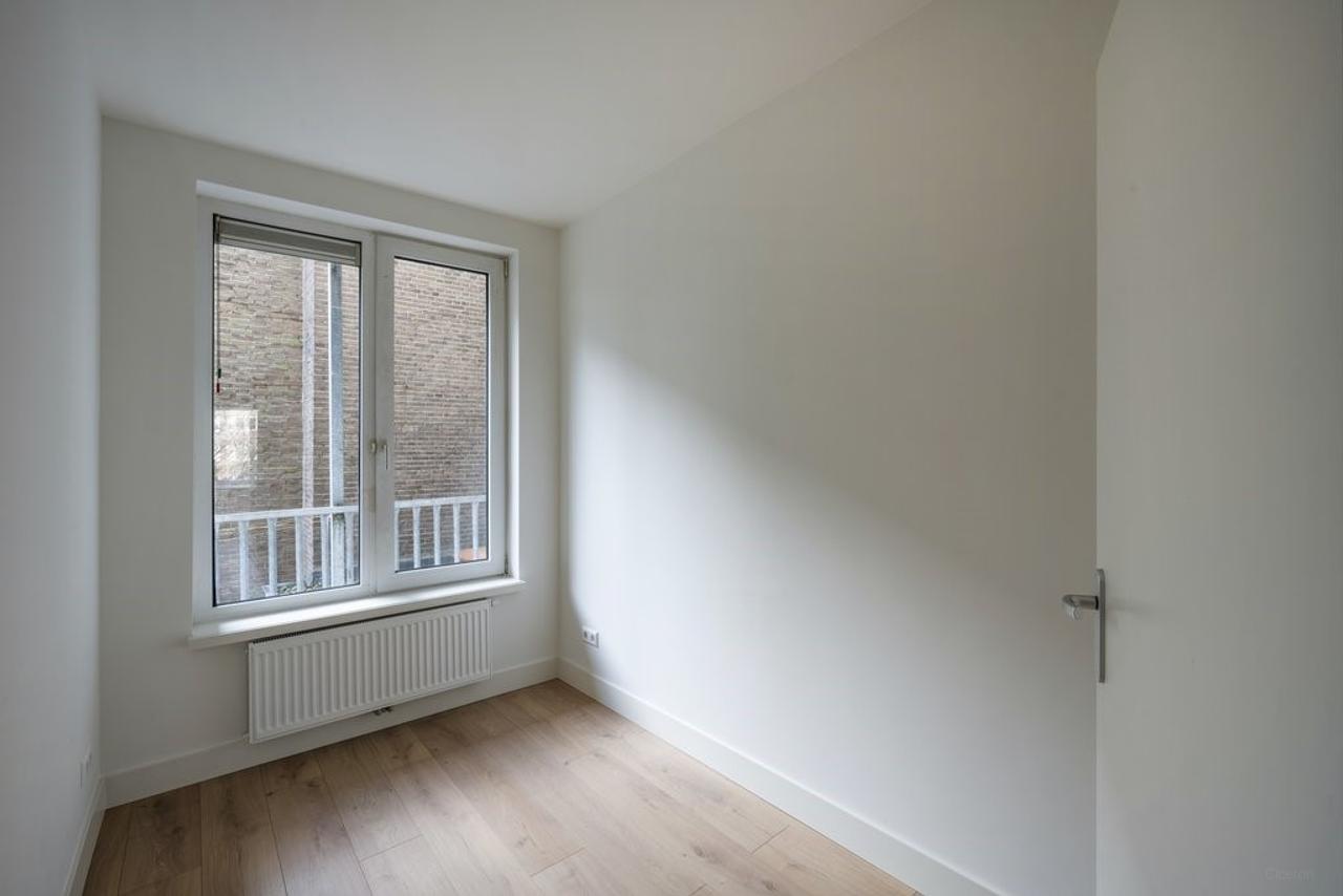 Three Bedrooms on Amstelkade - Image 18