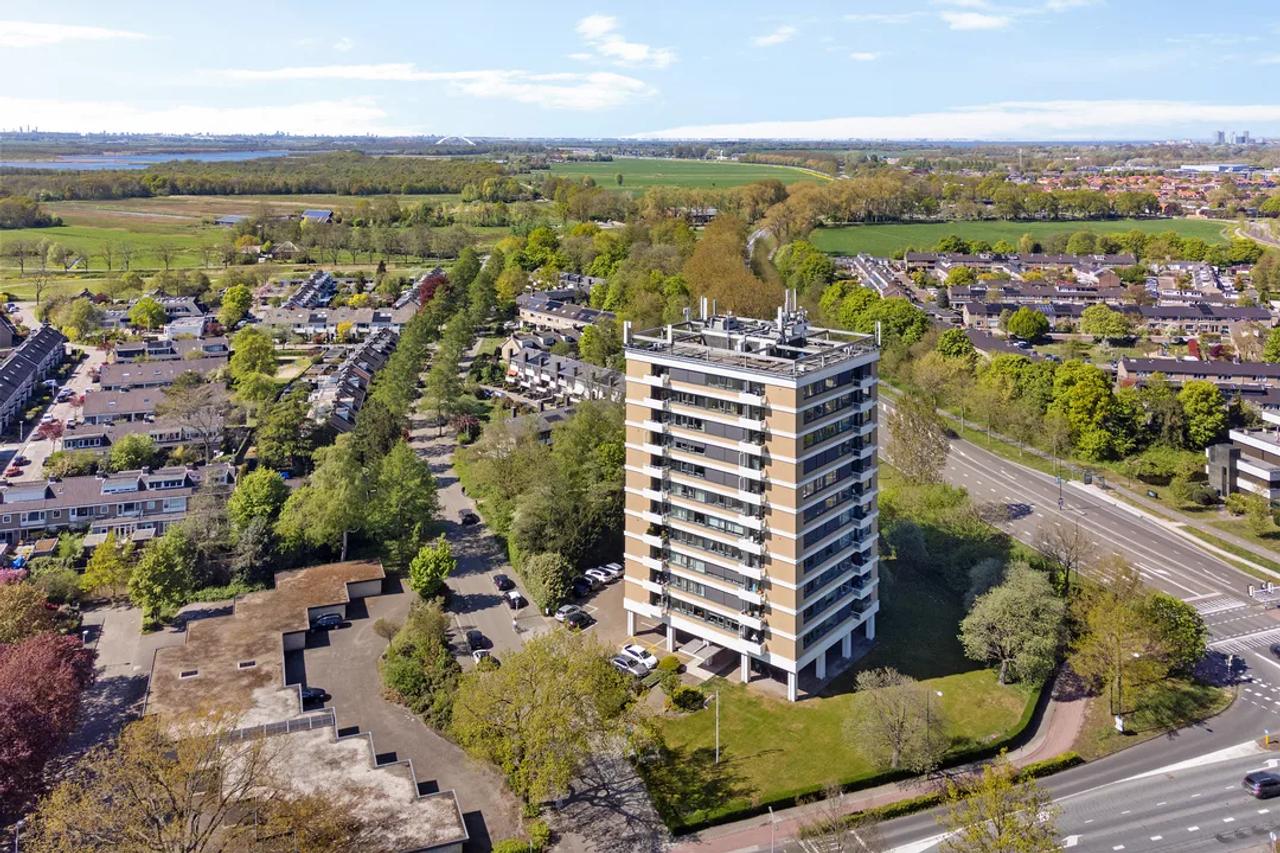 90 m² with Two Bedrooms and Balcony - Image 1