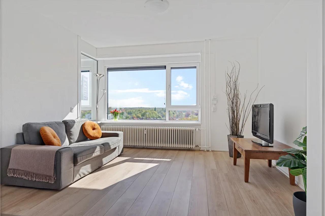 90 m² with Two Bedrooms and Balcony - Image 6