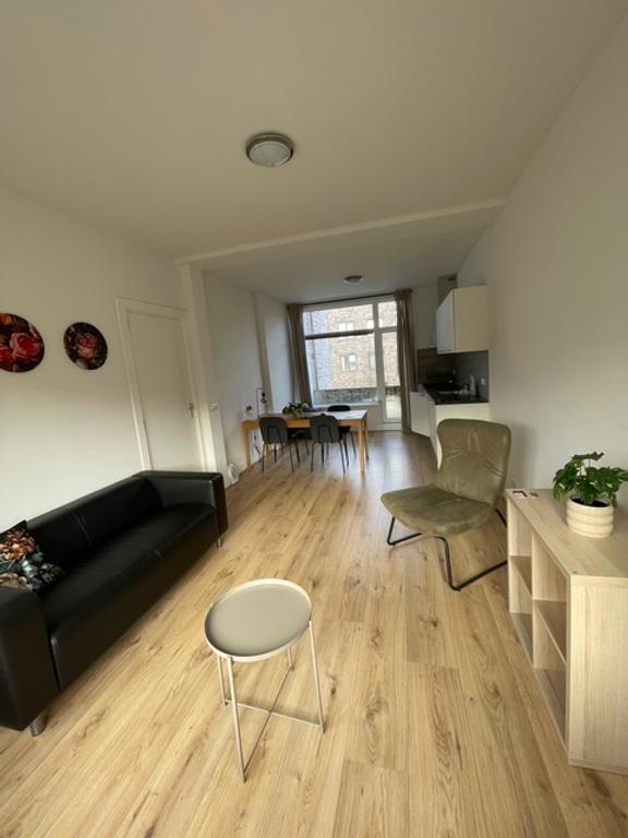 Licht 3-kamerappartement met balkon - Afbeelding 3