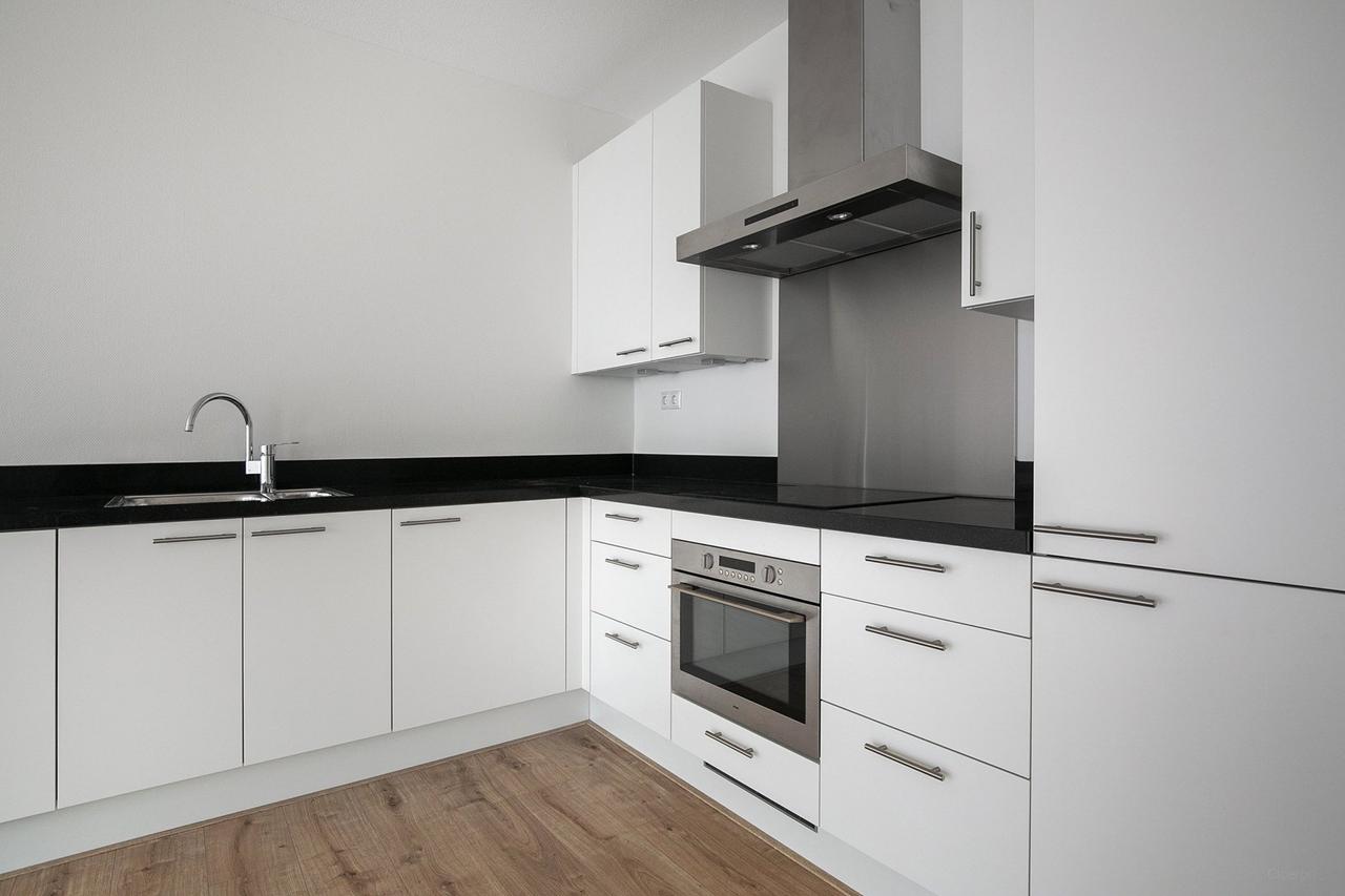 97 m² with balcony and 3 bedrooms - Image 3