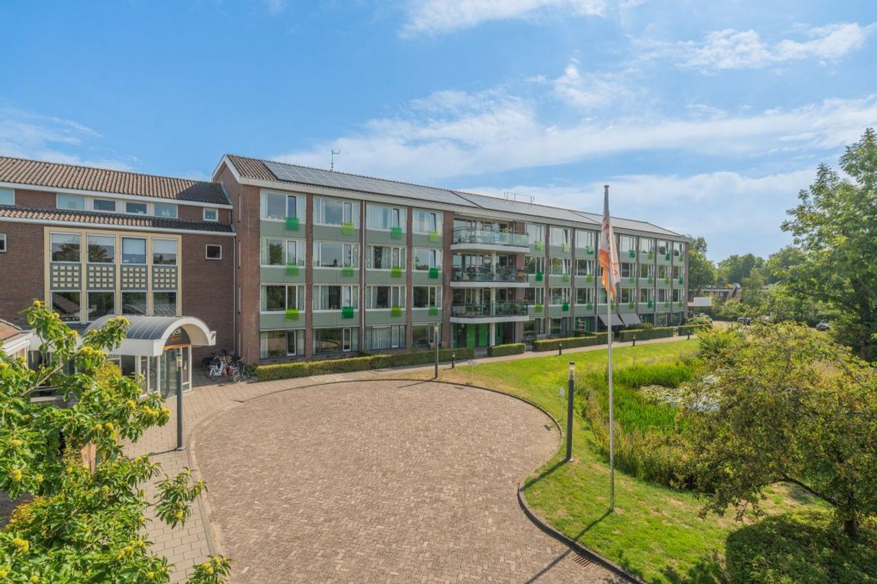 74 m² Apartment with Private Garden - Image 11