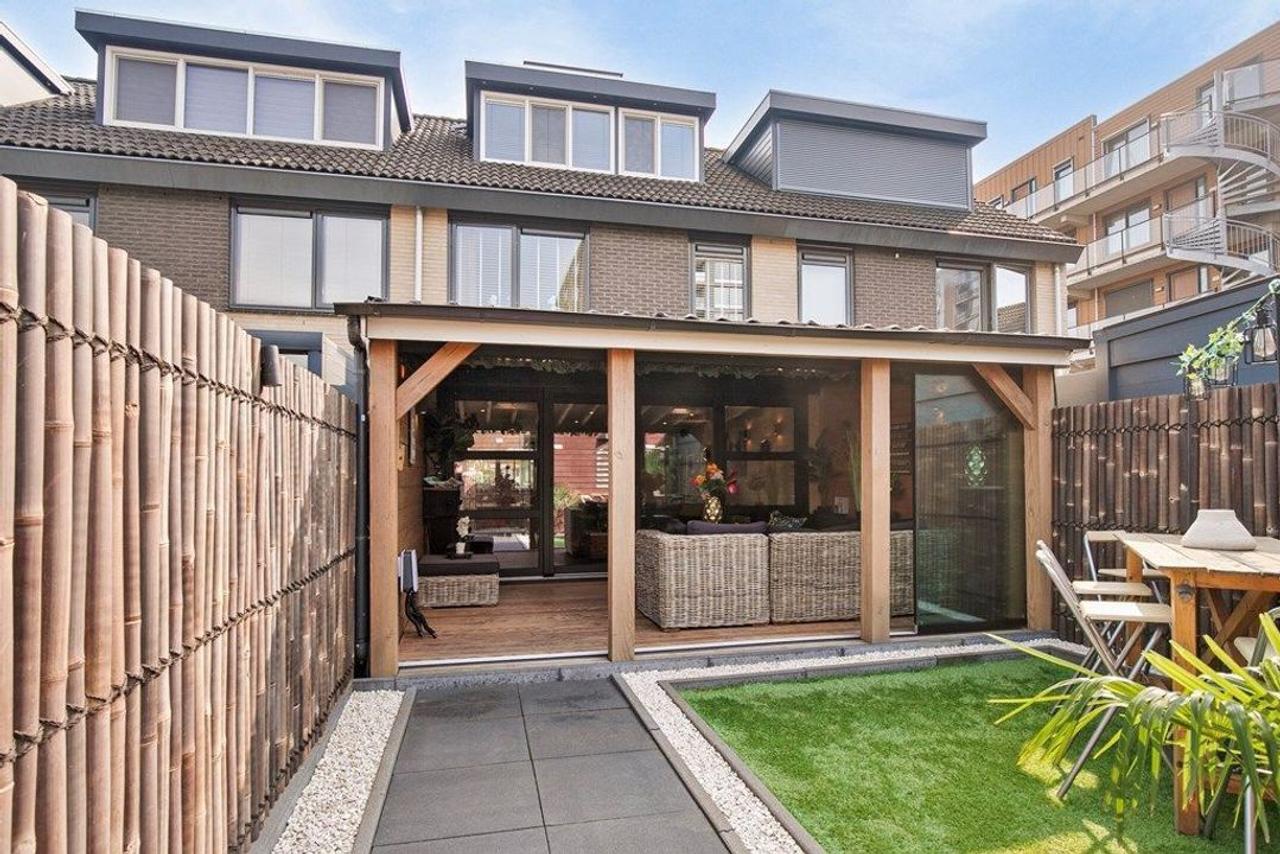 Vier slaapkamers en tuin in Barendrecht - Afbeelding 1