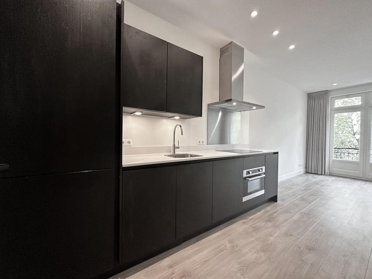 Two-Bedroom Apartment with Two Balconies in De Pijp - Image 3