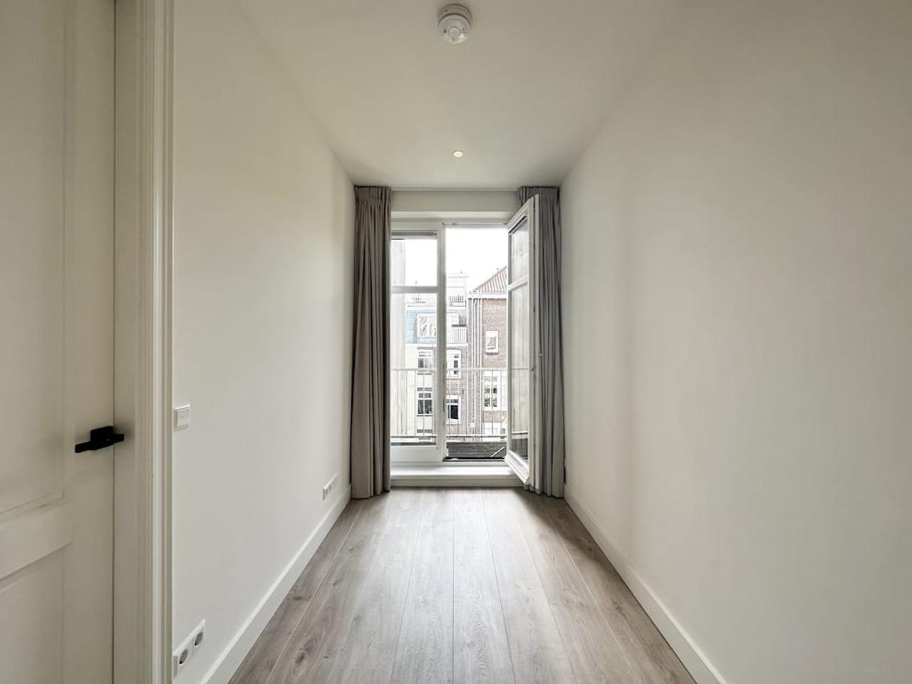 Two-Bedroom Apartment with Two Balconies in De Pijp - Image 7
