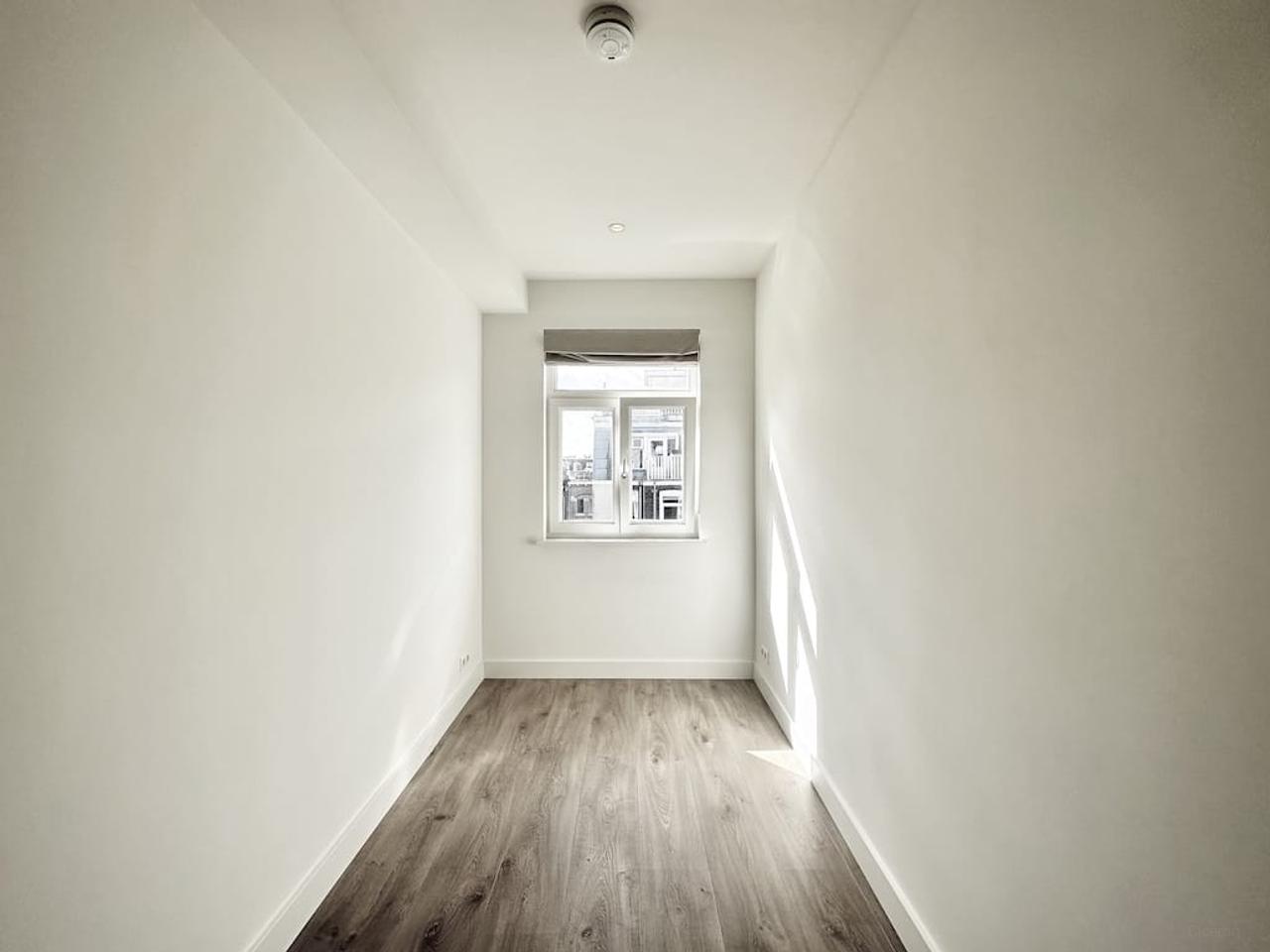Two-Bedroom Apartment with Two Balconies in De Pijp - Image 9