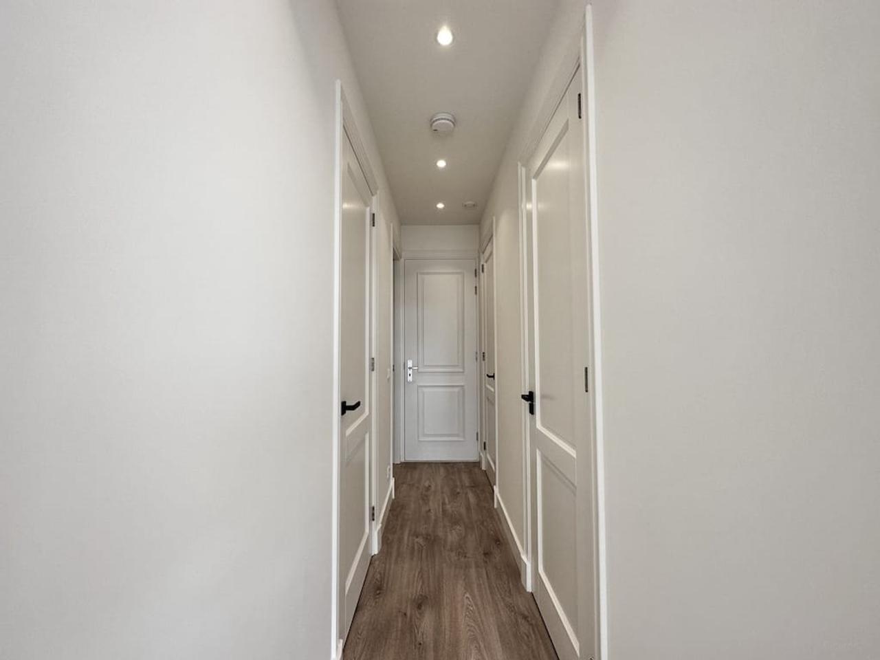 Two-Bedroom Apartment with Two Balconies in De Pijp - Image 10