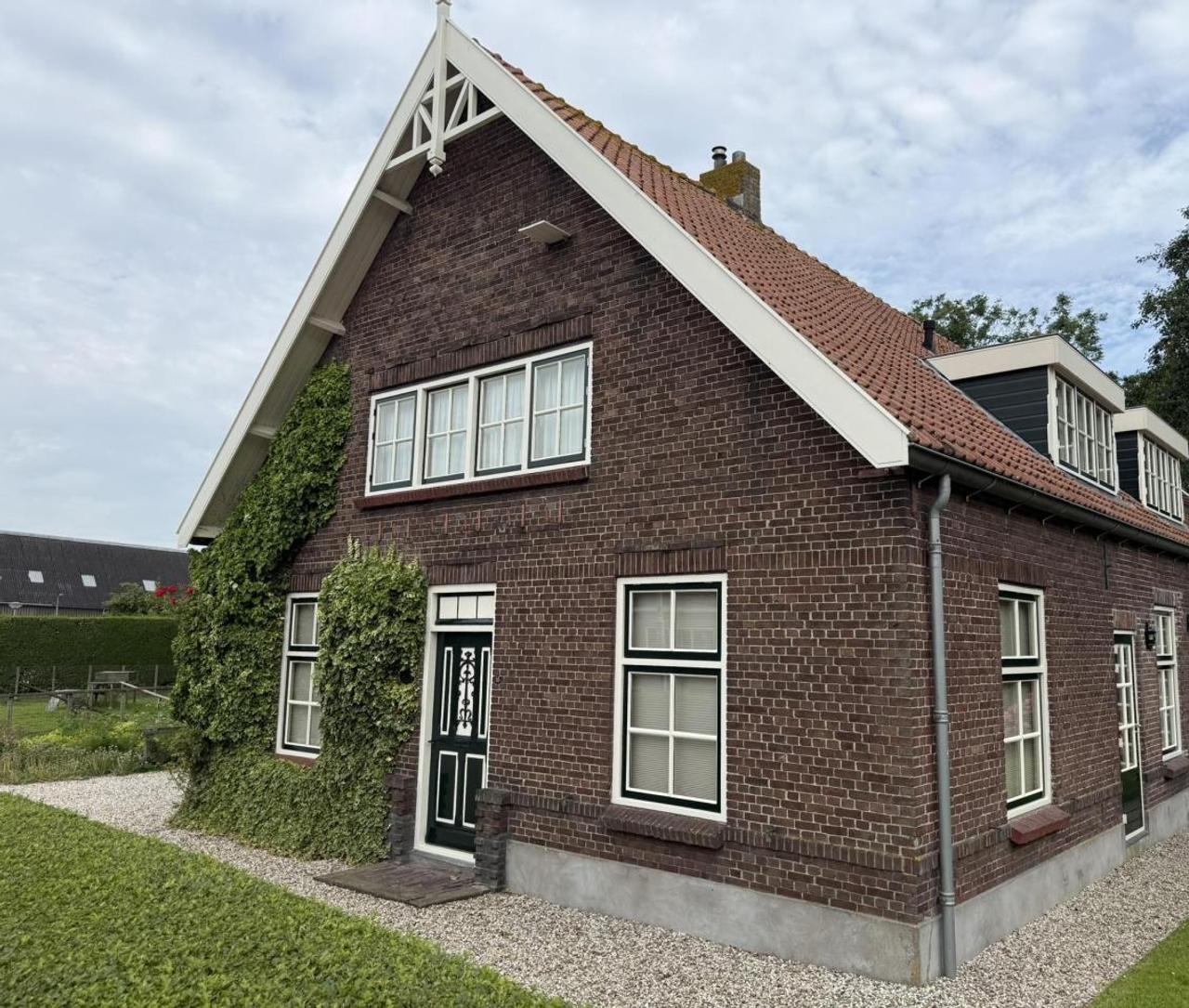 243 m² woonboerderij met 3 slaapkamers - Afbeelding 2