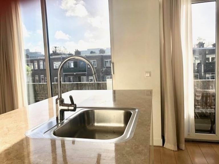 150 m² en 4 slaapkamers aan groen plein - Afbeelding 3
