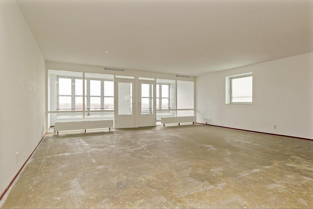 138 m² Waterfront Apartment on IJburg - Image 2