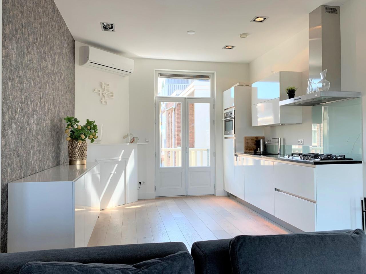 Available now: 97 m² with balcony and A/C - Image 3