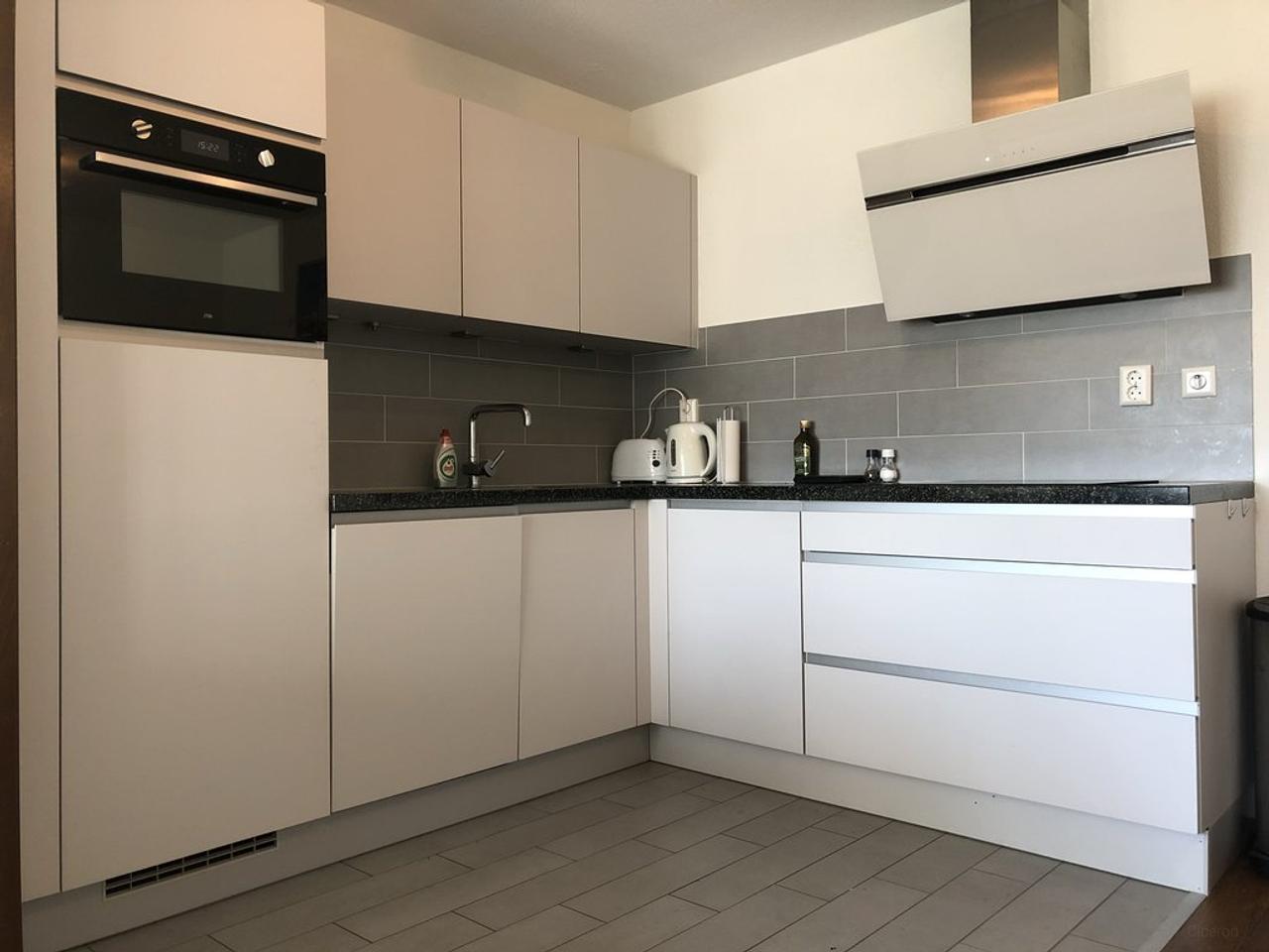 Gemeubileerd 3-kamer appartement in Rotterdam - Afbeelding 3