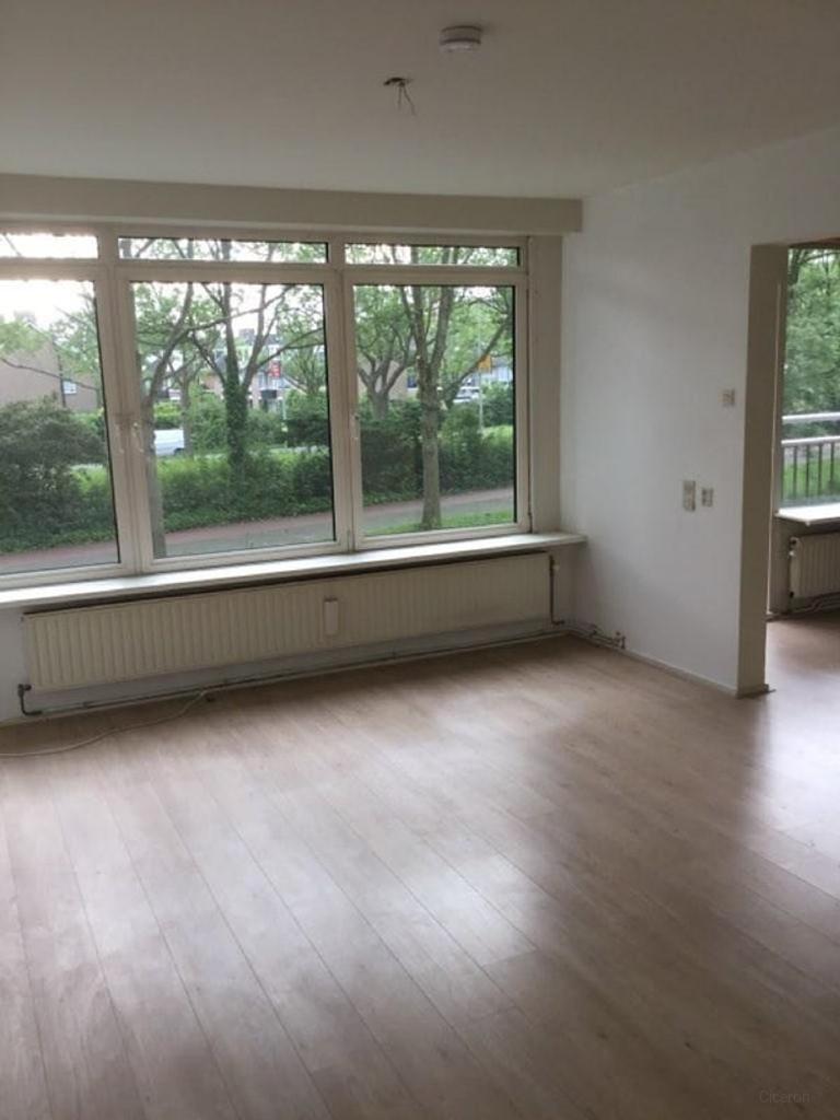 68 m² apartment with balcony and parking - Image 3