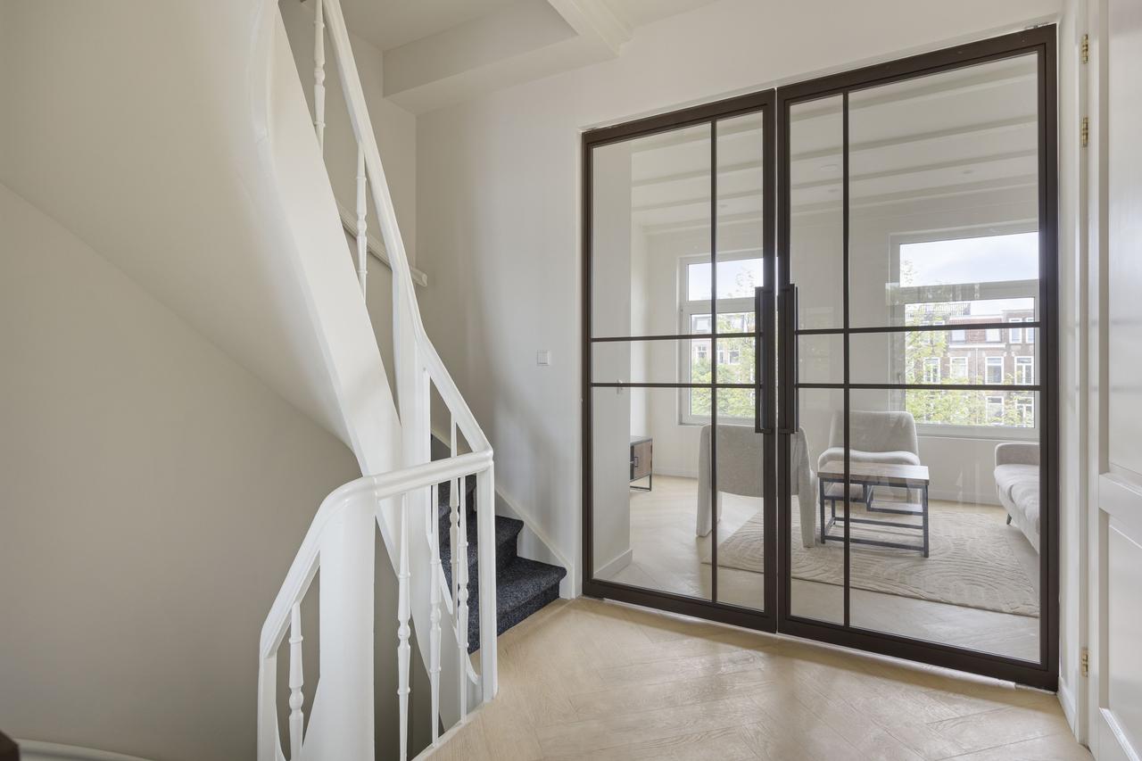 Furnished apartment on Jacob van Lennepkade - Image 9