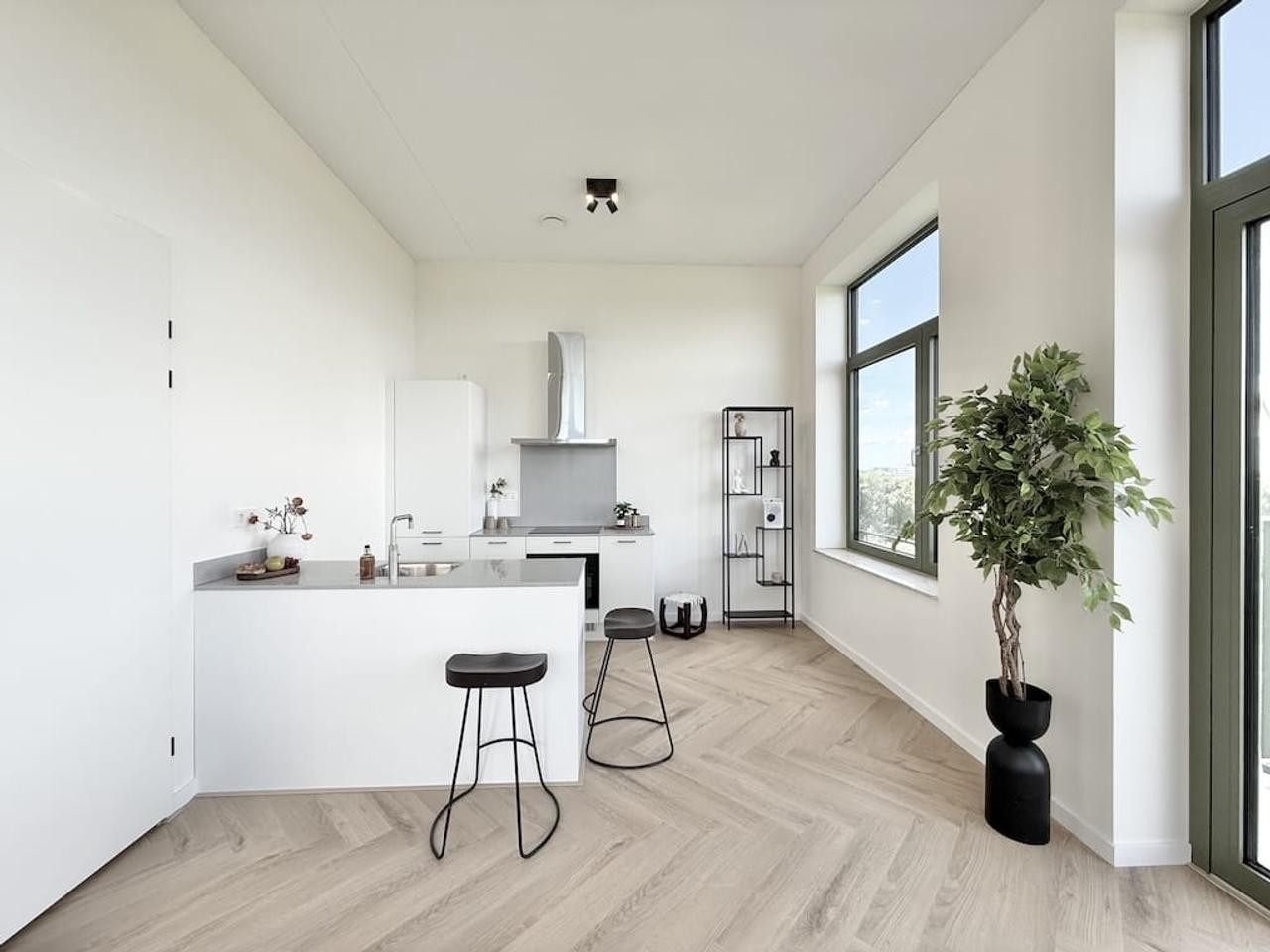 Gemeubileerd penthouse met balkon bij Westerpark - Afbeelding 2