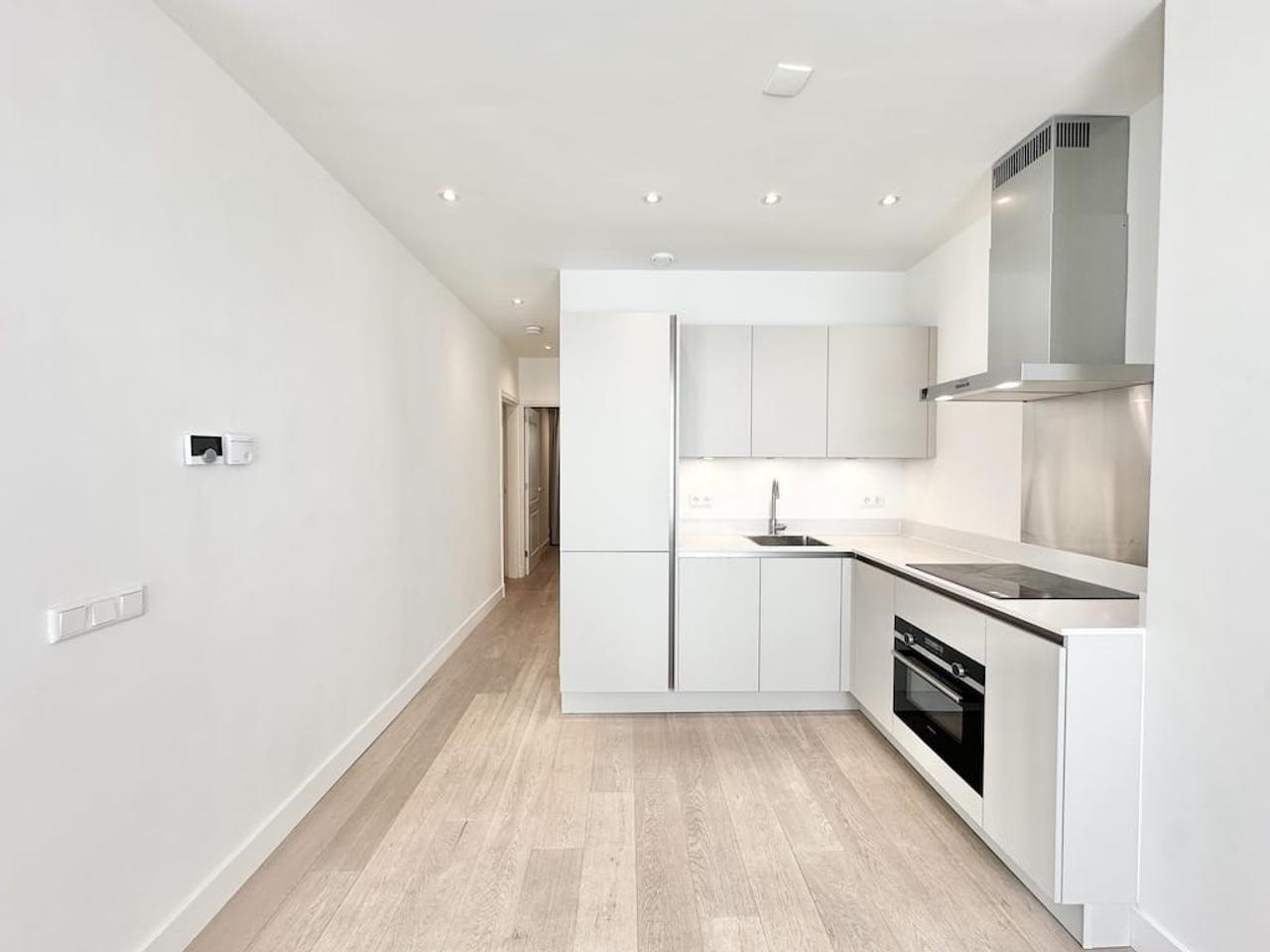 Apartment with Balcony in Staatsliedenbuurt - Image 1