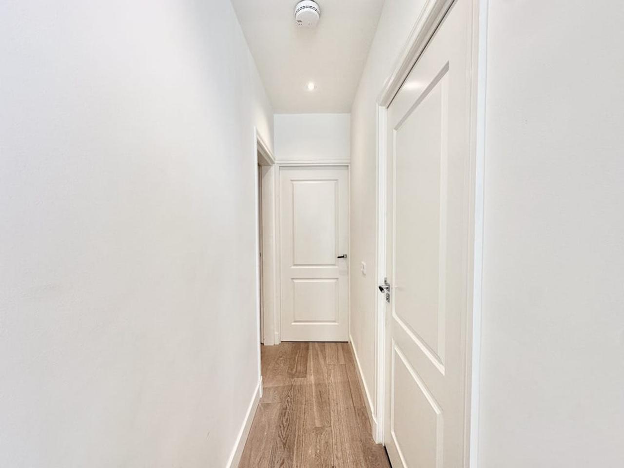 Apartment with Balcony in Staatsliedenbuurt - Image 10