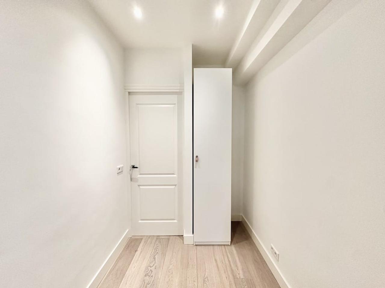 Apartment with Balcony in Staatsliedenbuurt - Image 13
