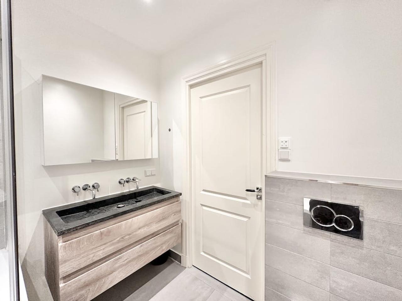 Apartment with Balcony in Staatsliedenbuurt - Image 15