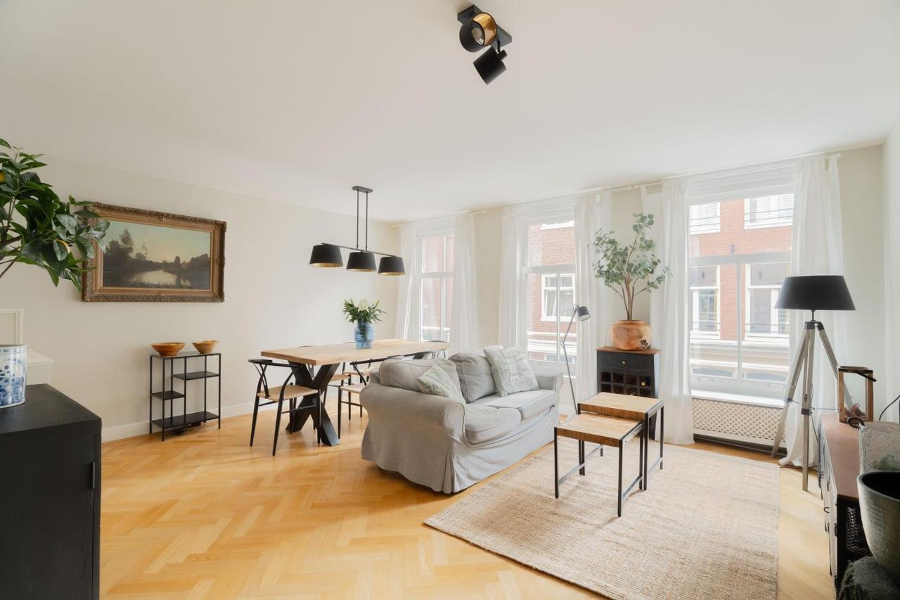 Rooftop Terrace and 2 Bedrooms in Jordaan - Image 1
