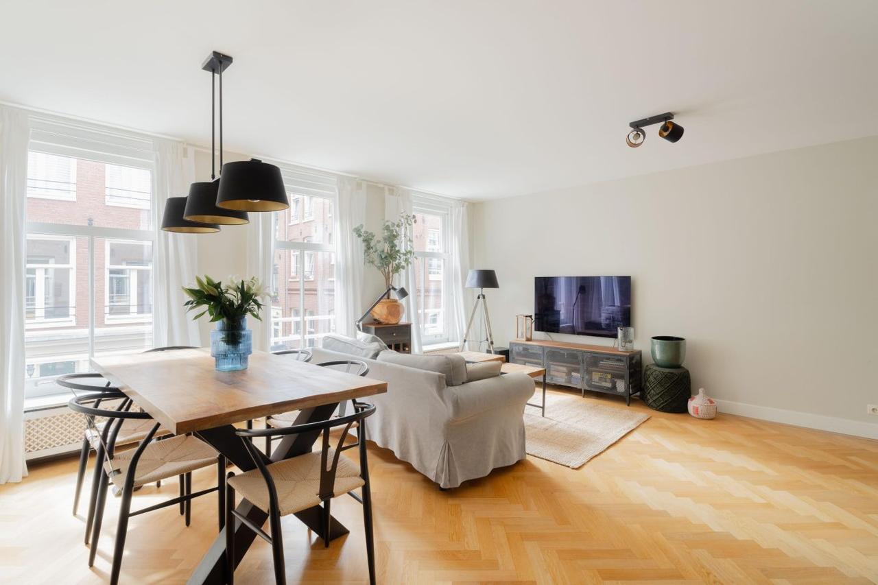 Rooftop Terrace and 2 Bedrooms in Jordaan - Image 4