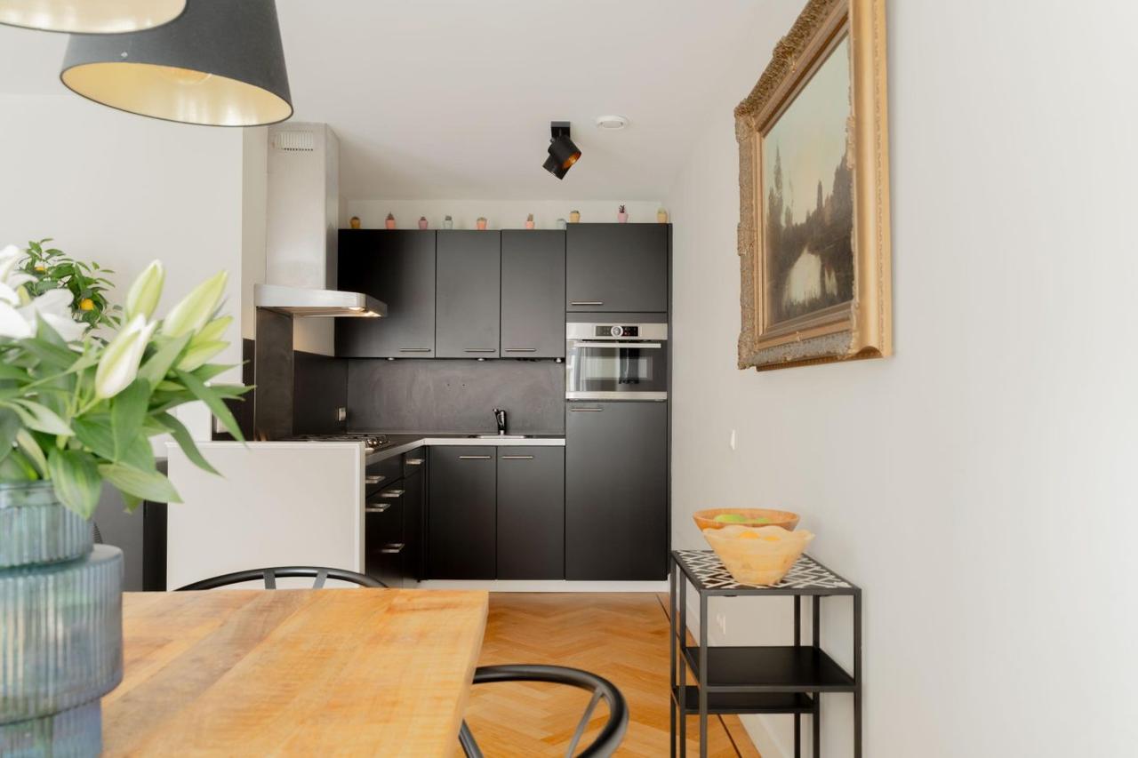 Rooftop Terrace and 2 Bedrooms in Jordaan - Image 9