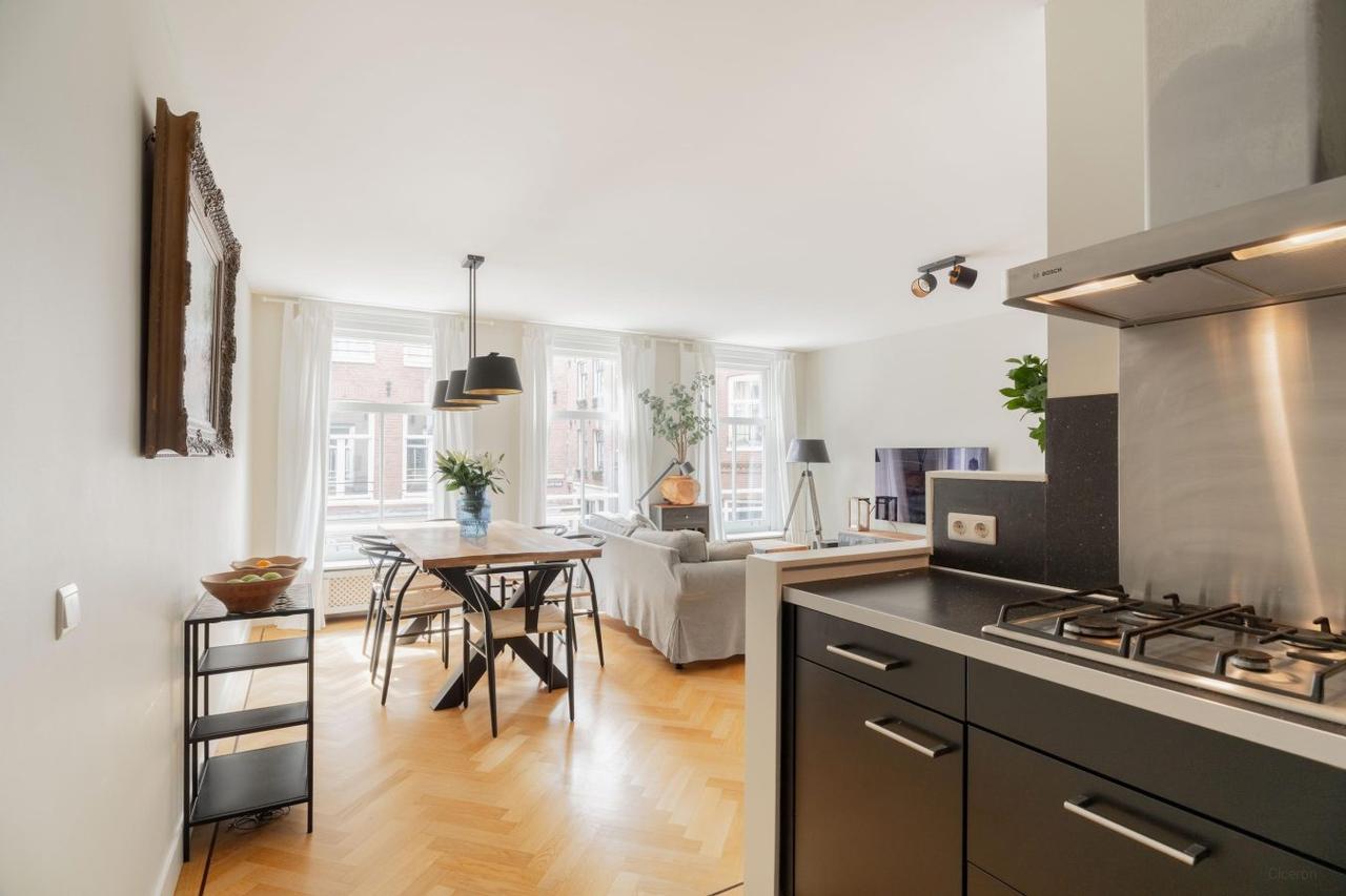 Rooftop Terrace and 2 Bedrooms in Jordaan - Image 10