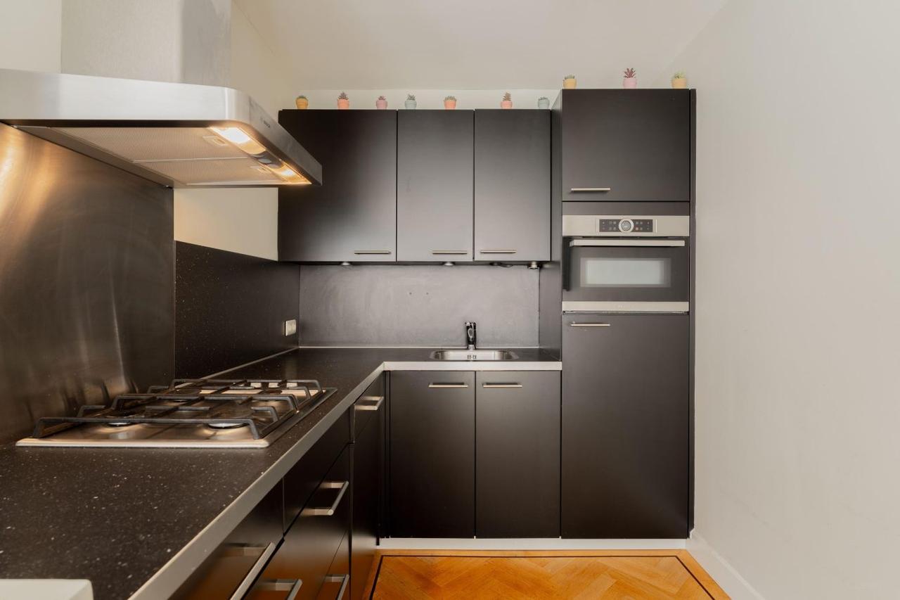 Rooftop Terrace and 2 Bedrooms in Jordaan - Image 11