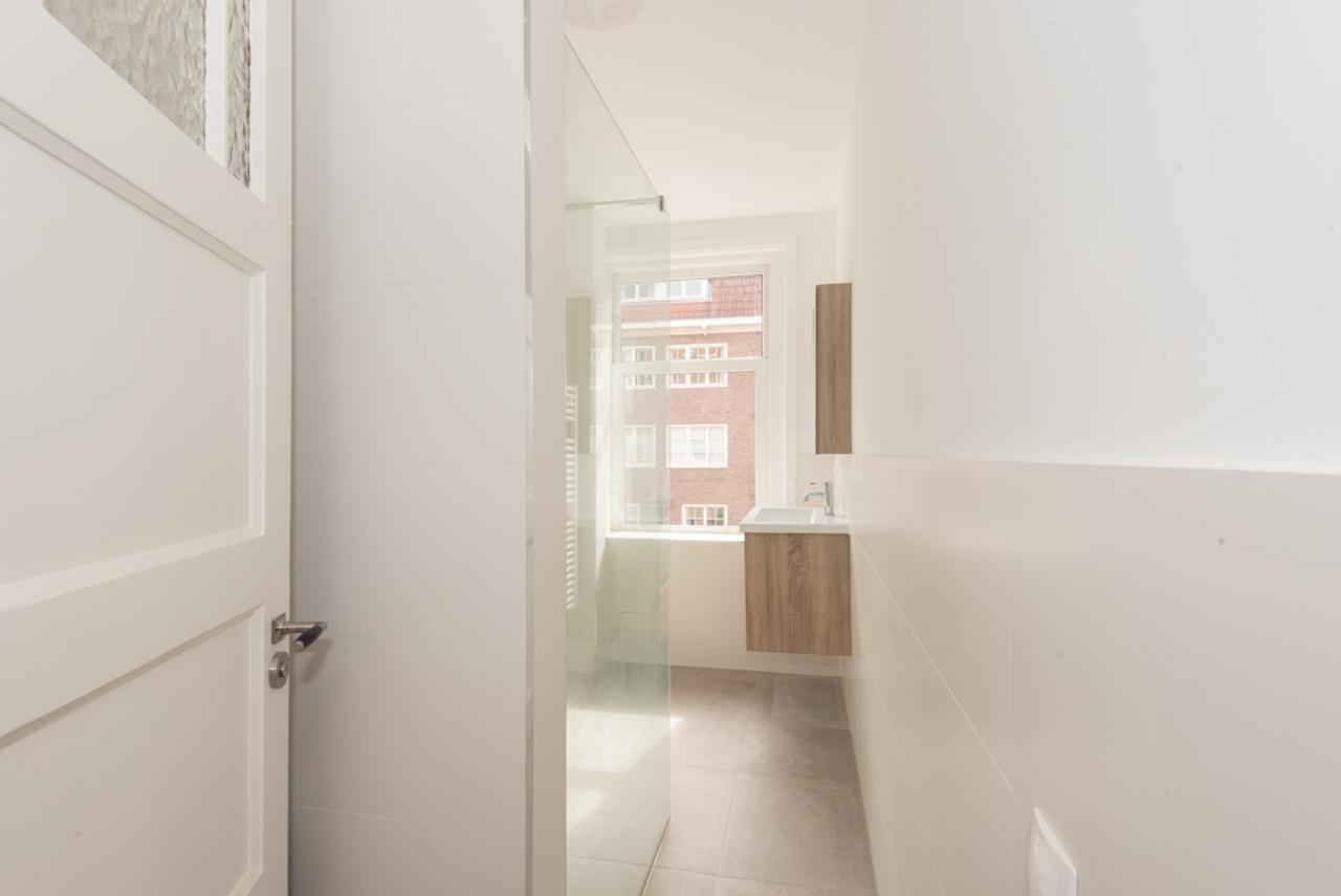 Bright 72 m² apartment in Rivierenbuurt - Image 8