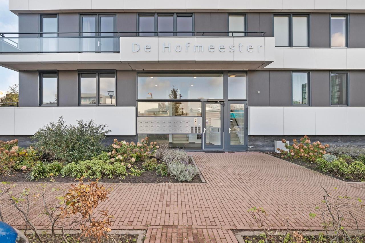 Gemeubileerd 124m² appartement met 135m² terras - Afbeelding 1