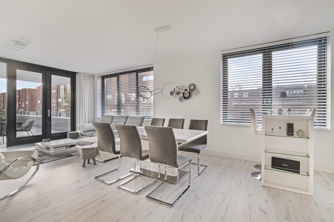 Gemeubileerd 124m² appartement met 135m² terras - Afbeelding 5