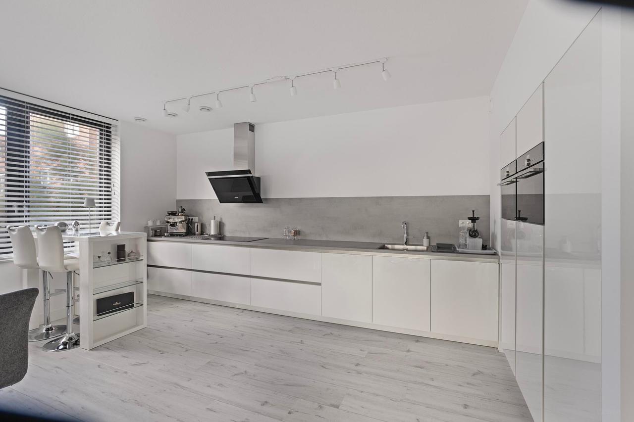 Gemeubileerd 124m² appartement met 135m² terras - Afbeelding 7