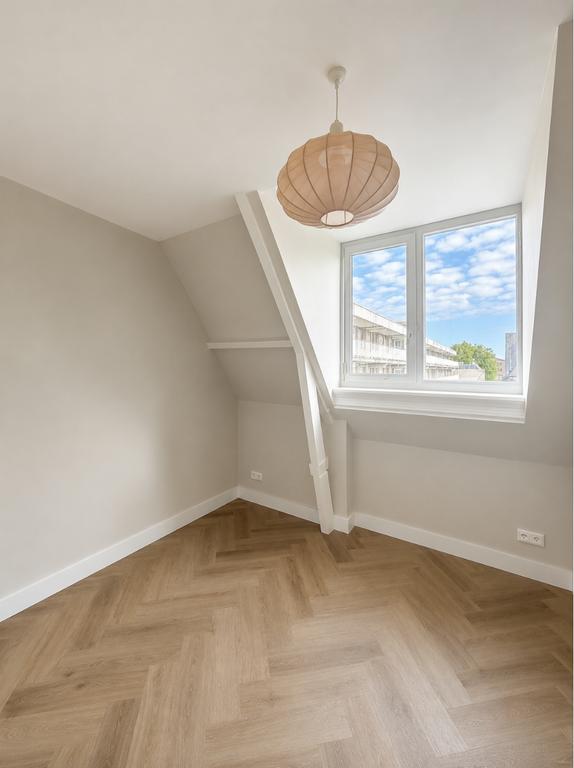 Renovated 90 m² apartment in central Bussum - Image 7