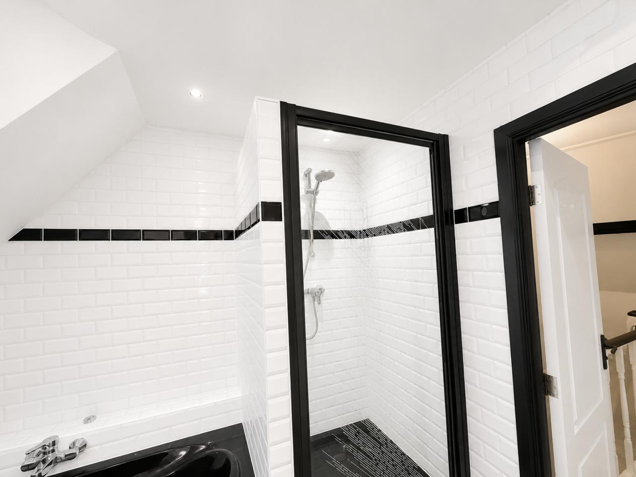 Renovated 90 m² apartment in central Bussum - Image 9