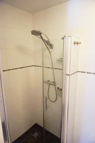 Bright 70 m² apartment with terrace on Groenmarktkade - Image 7