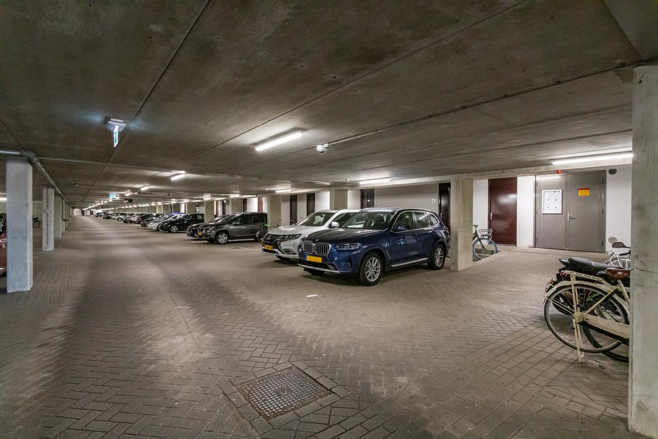 Furnished 165m² apartment with garage in Nootdorp - Image 46