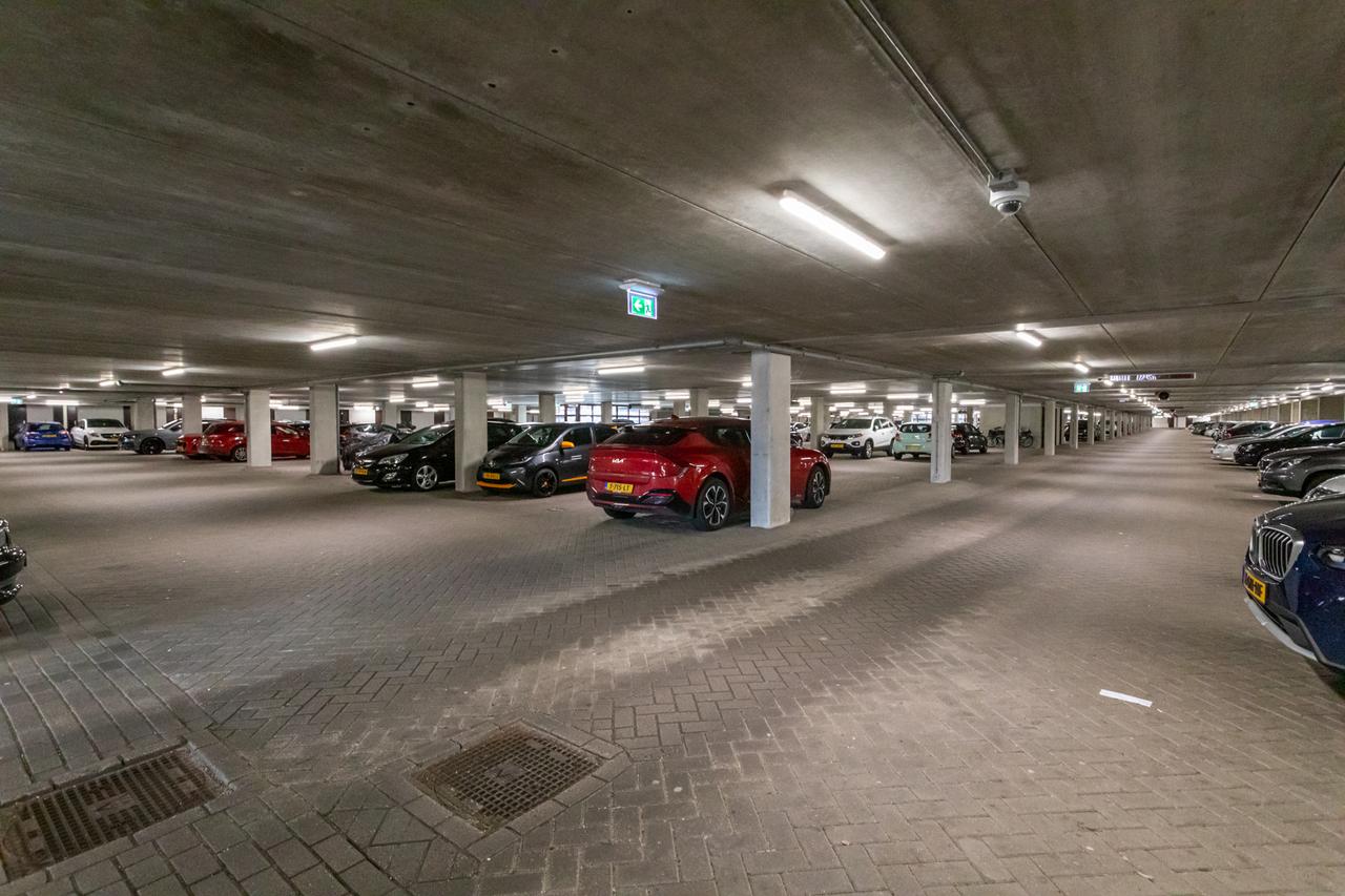 Furnished 165m² apartment with garage in Nootdorp - Image 47