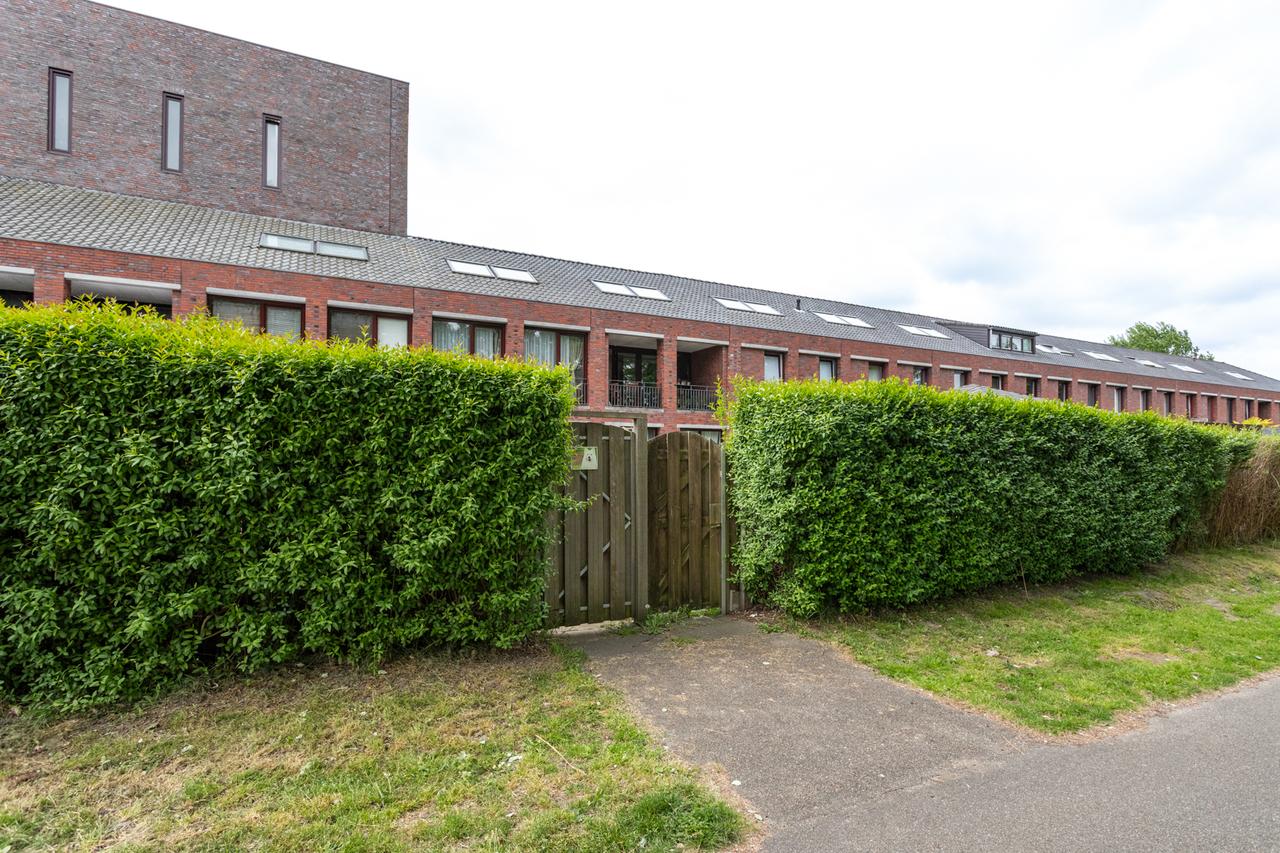 Furnished 165m² apartment with garage in Nootdorp - Image 48